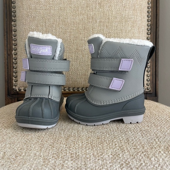 Toddler Snow Boots size 5 from Cat & Jack - Picture 1 of 3